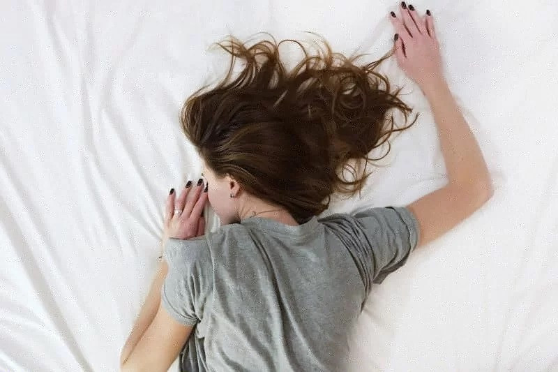 Hentikan Kegiatan Sebelum Tidur Yang Mengganggu