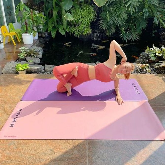 Seniman Pakai Yoga Sebagai Ritual Kreativitas